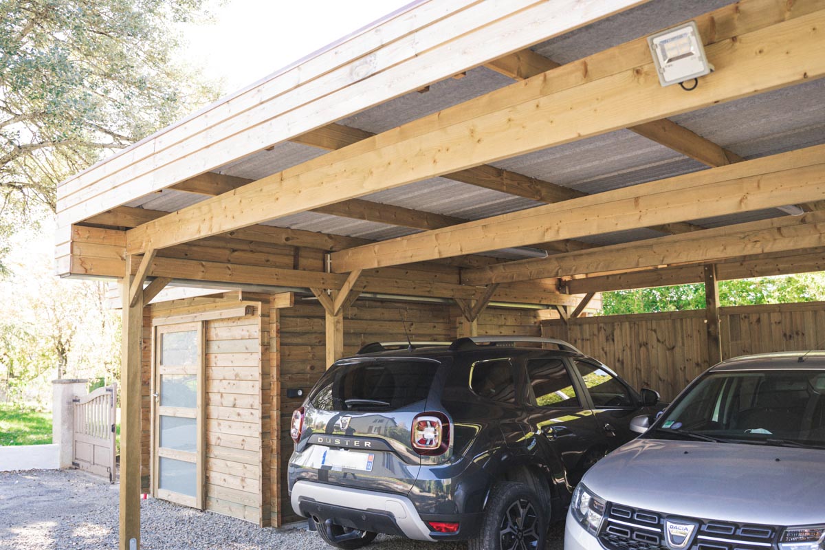 Magnifique carport double place en bois traitement autoclave classe 4 pour une meilleure durabilité dans le temps
