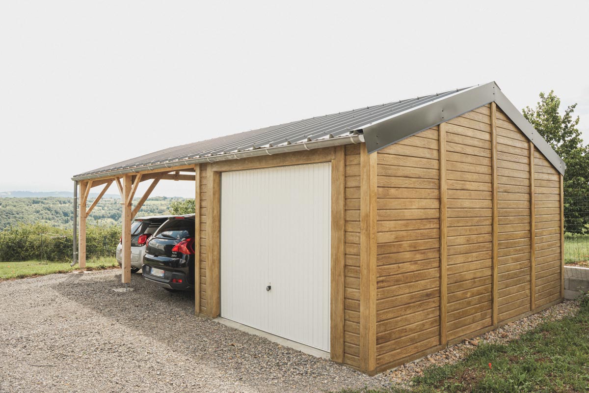 Garage préfabriqué en béton aspect bois couverture bac acier avec limiteur de condensation